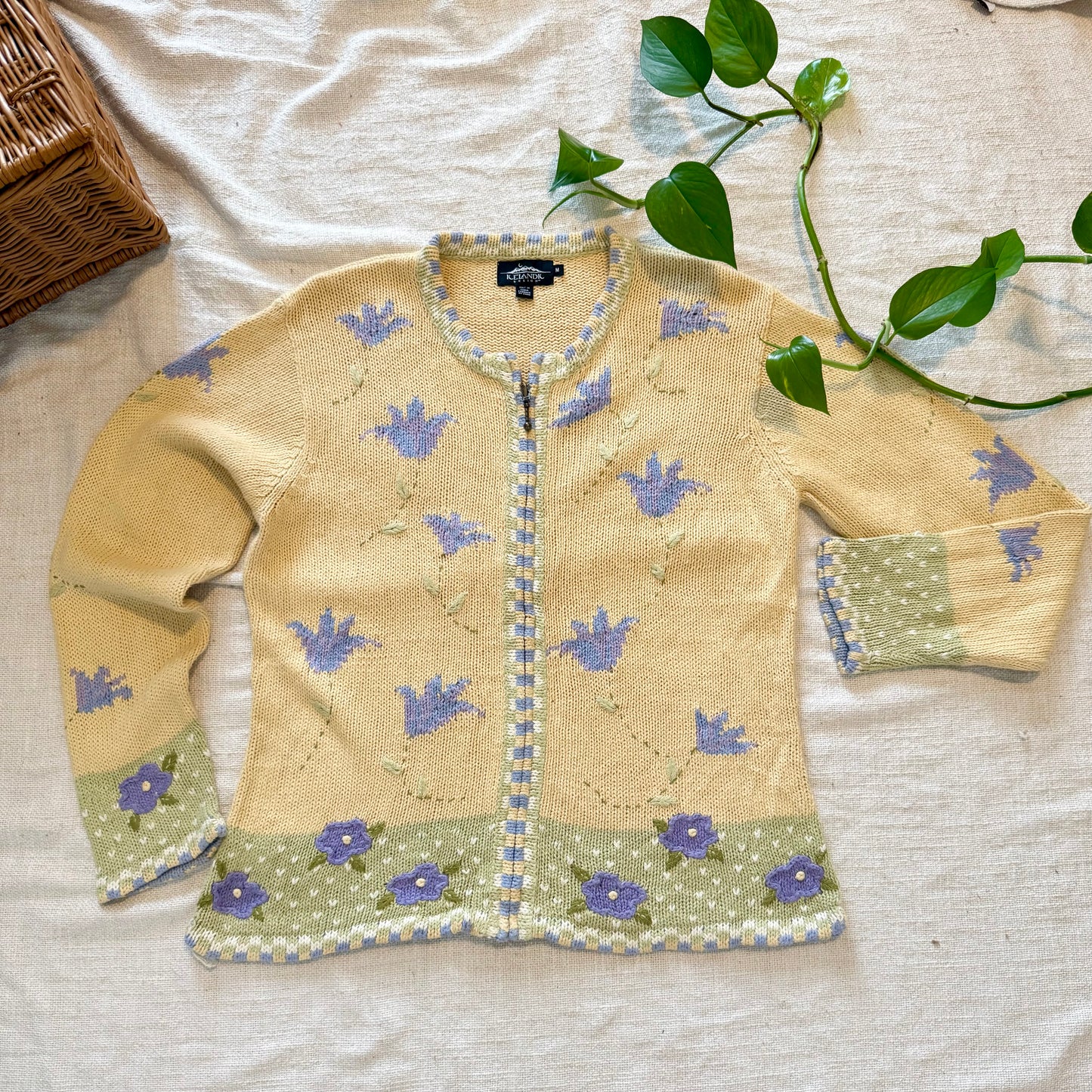Vintage Icelandic Design Knit Sweater – Pastel Floral Button-Up Crewneck, Women’s M
