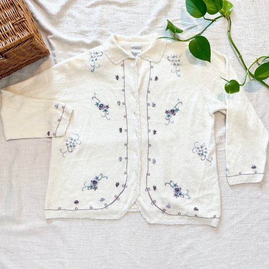 Vintage Koret White Embroidered Cardigan – Lilac Floral Collar – Cottagecore Grannycore – Size XL