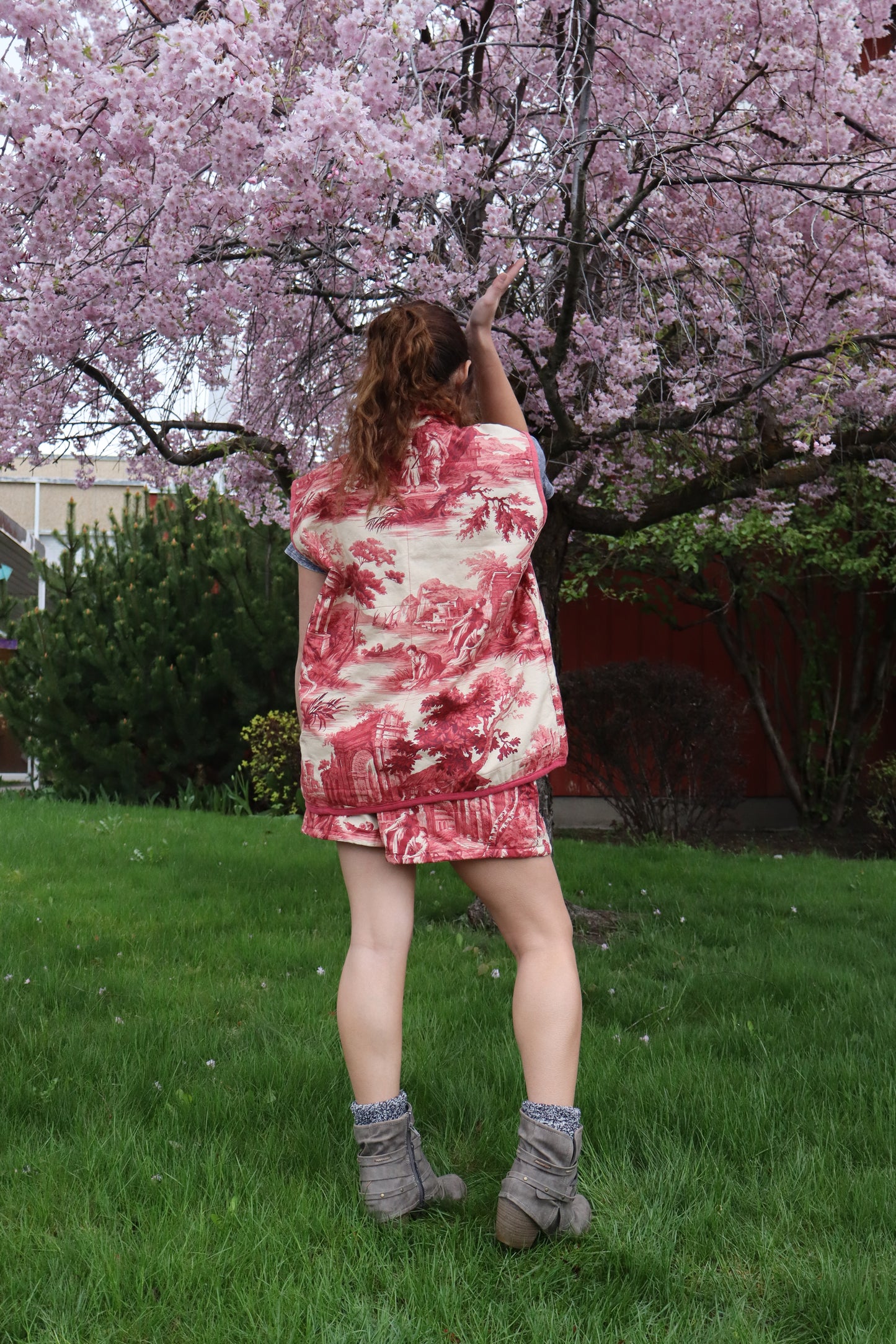 Crimson Toile Quilt Set