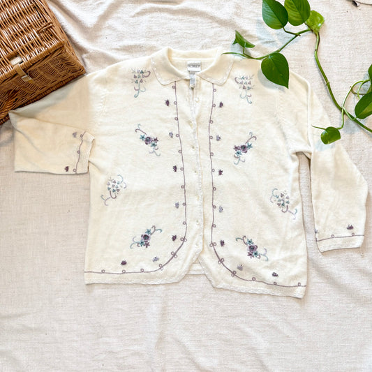 Vintage Koret White Embroidered Cardigan – Lilac Floral Collar – Cottagecore Grannycore – Size XL