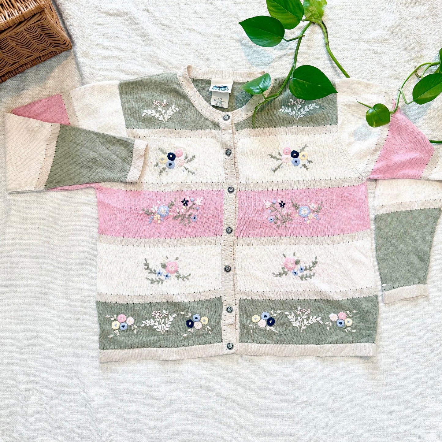 Northern Reflections Embroidered Floral Cardigan Sweater – Women’s Size Large