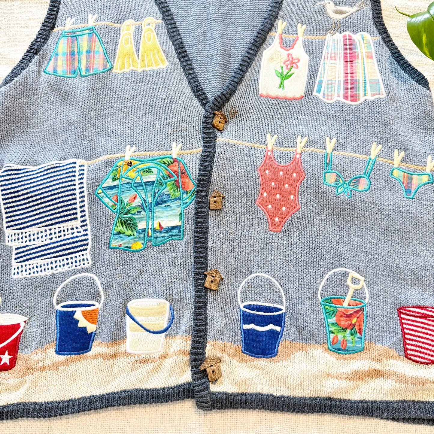 AS IS Vintage Mandalay Bay Beach Theme Embroidered Sweater Vest Blue Small Women Novelty